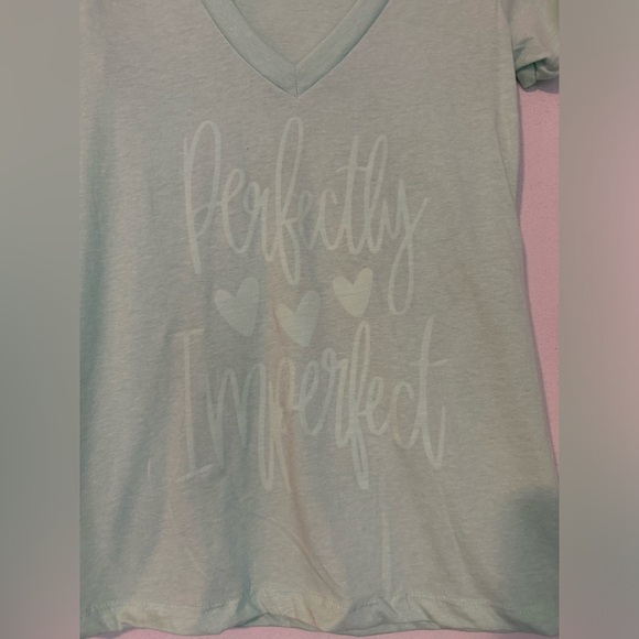 T-Shirt - Picture 1 of 3